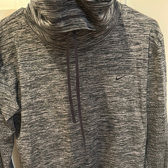 Nike Turtleneck Sweatshirt - Picture 4 of 4